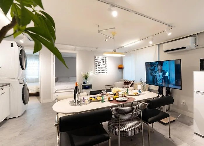 Pause Opening Special - 3 Minutes To Mapo-gu Office Station, 5 Minutes To Airport Bus, Hongdae, Mangwon, Hannam, Itaewon, 4 Beds For 8 People, 3-story Private House, Rooftop 公寓
