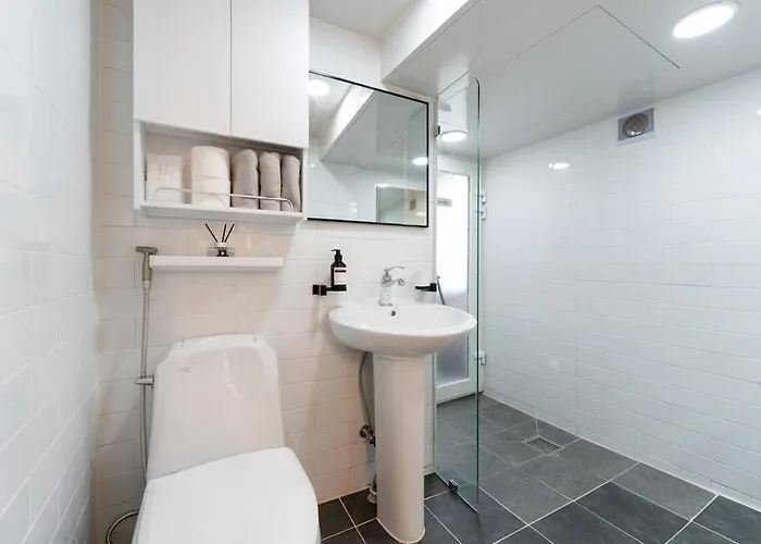 Pause Opening Special - 3 Minutes To Mapo-gu Office Station, 5 Minutes To Airport Bus, Hongdae, Mangwon, Hannam, Itaewon, 4 Beds For 8 People, 3-story Private House, Rooftop 公寓 *