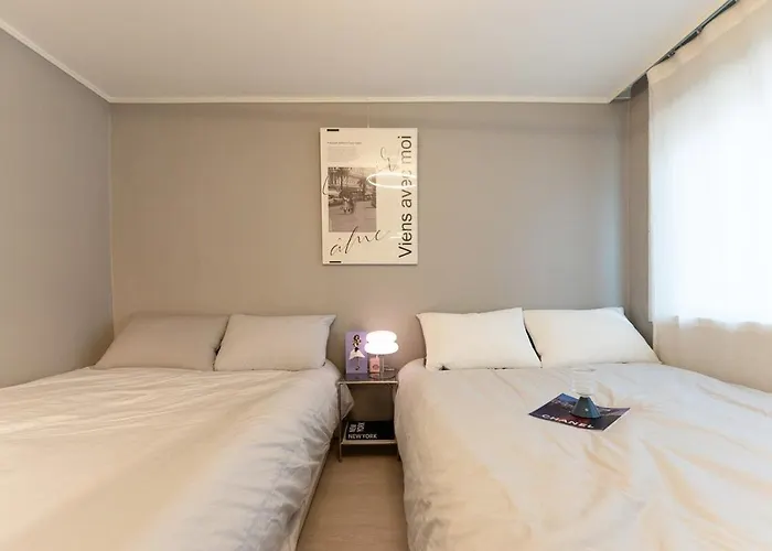 Pause Opening Special - 3 Minutes To Mapo-gu Office Station, 5 Minutes To Airport Bus, Hongdae, Mangwon, Hannam, Itaewon, 4 Beds For 8 People, 3-story Private House, Rooftop 公寓 首爾