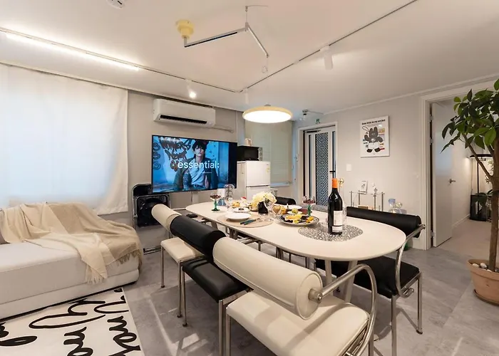 公寓 Pause Opening Special - 3 Minutes To Mapo-gu Office Station, 5 Minutes To Airport Bus, Hongdae, Mangwon, Hannam, Itaewon, 4 Beds For 8 People, 3-story Private House, Rooftop 首爾