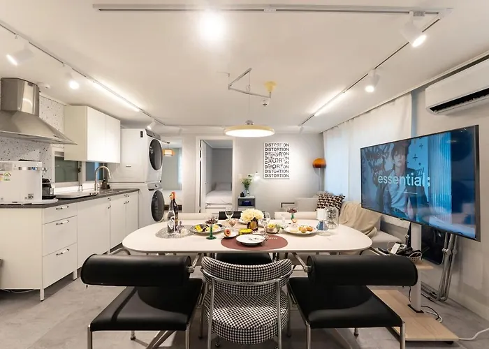 Pause Opening Special - 3 Minutes To Mapo-gu Office Station, 5 Minutes To Airport Bus, Hongdae, Mangwon, Hannam, Itaewon, 4 Beds For 8 People, 3-story Private House, Rooftop 首爾