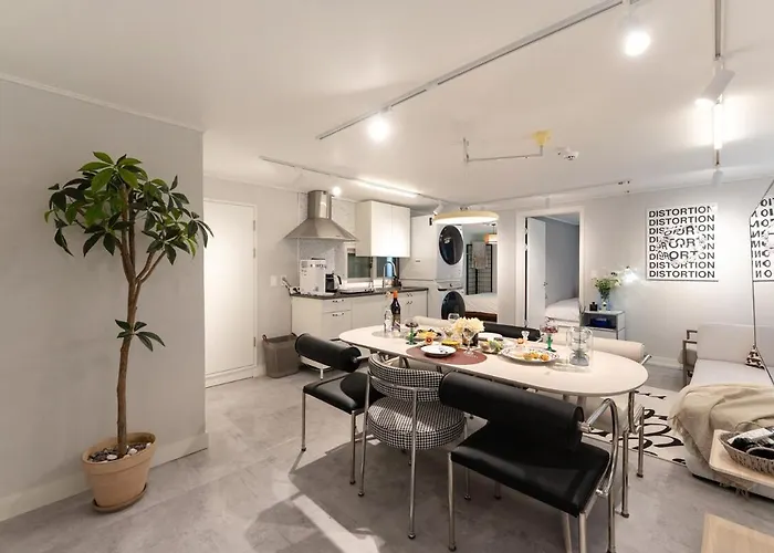 公寓 Pause Opening Special - 3 Minutes To Mapo-gu Office Station, 5 Minutes To Airport Bus, Hongdae, Mangwon, Hannam, Itaewon, 4 Beds For 8 People, 3-story Private House, Rooftop