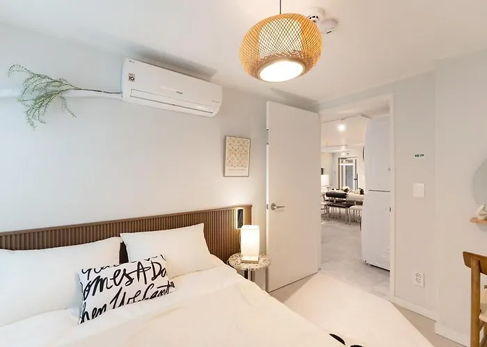 公寓 Pause Opening Special - 3 Minutes To Mapo-gu Office Station, 5 Minutes To Airport Bus, Hongdae, Mangwon, Hannam, Itaewon, 4 Beds For 8 People, 3-story Private House, Rooftop *
