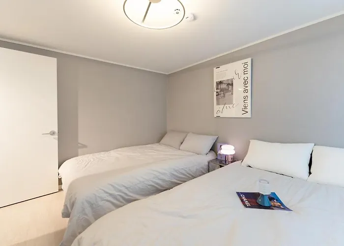 Pause Opening Special - 3 Minutes To Mapo-gu Office Station, 5 Minutes To Airport Bus, Hongdae, Mangwon, Hannam, Itaewon, 4 Beds For 8 People, 3-story Private House, Rooftop 公寓