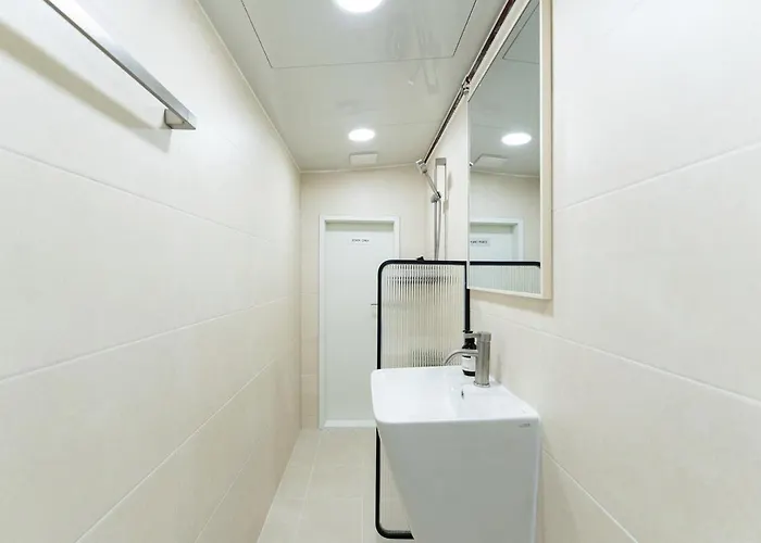 公寓 Pause Opening Special - 3 Minutes To Mapo-gu Office Station, 5 Minutes To Airport Bus, Hongdae, Mangwon, Hannam, Itaewon, 4 Beds For 8 People, 3-story Private House, Rooftop 首爾