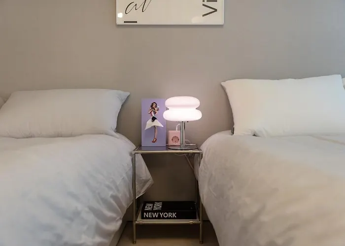 公寓 Pause Opening Special - 3 Minutes To Mapo-gu Office Station, 5 Minutes To Airport Bus, Hongdae, Mangwon, Hannam, Itaewon, 4 Beds For 8 People, 3-story Private House, Rooftop *