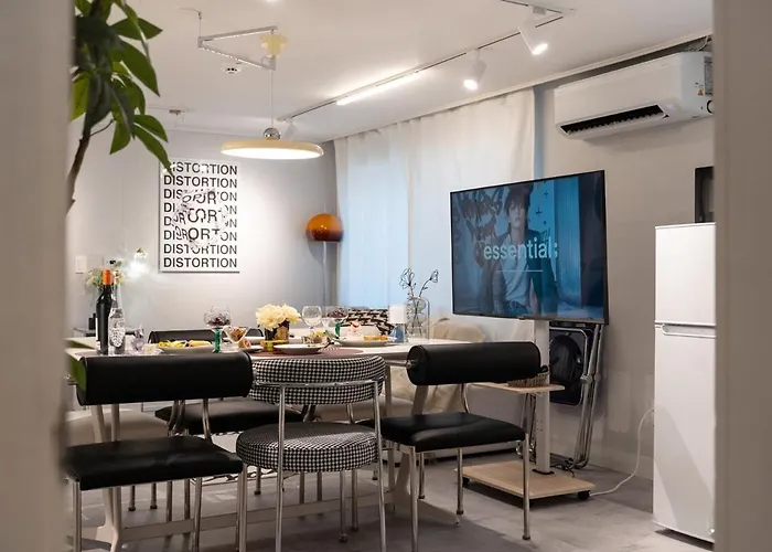 Pause Opening Special - 3 Minutes To Mapo-gu Office Station, 5 Minutes To Airport Bus, Hongdae, Mangwon, Hannam, Itaewon, 4 Beds For 8 People, 3-story Private House, Rooftop 公寓 首爾