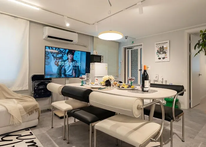 Pause Opening Special - 3 Minutes To Mapo-gu Office Station, 5 Minutes To Airport Bus, Hongdae, Mangwon, Hannam, Itaewon, 4 Beds For 8 People, 3-story Private House, Rooftop 公寓