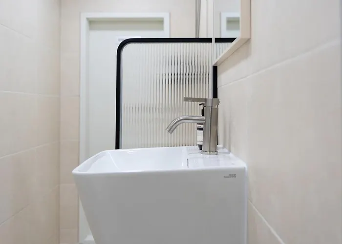 Pause Opening Special - 3 Minutes To Mapo-gu Office Station, 5 Minutes To Airport Bus, Hongdae, Mangwon, Hannam, Itaewon, 4 Beds For 8 People, 3-story Private House, Rooftop 公寓 首爾