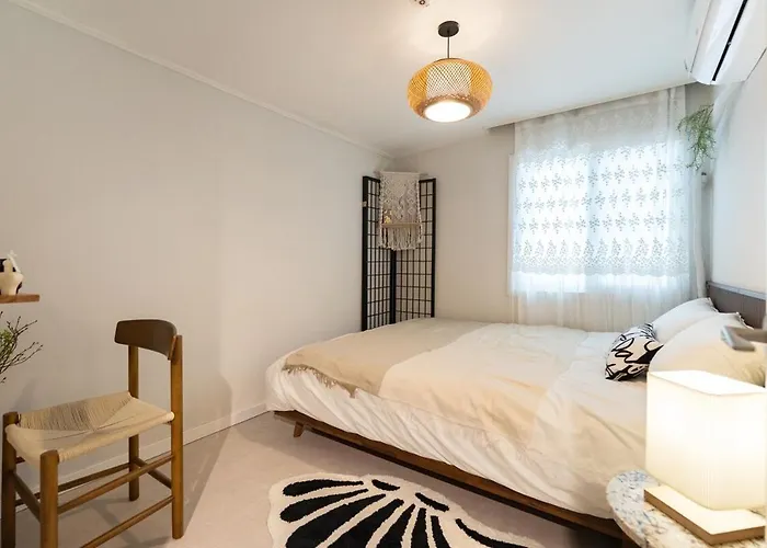 公寓 Pause Opening Special - 3 Minutes To Mapo-gu Office Station, 5 Minutes To Airport Bus, Hongdae, Mangwon, Hannam, Itaewon, 4 Beds For 8 People, 3-story Private House, Rooftop *