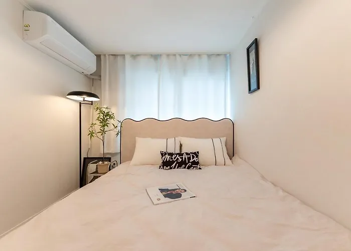 Pause Opening Special - 3 Minutes To Mapo-gu Office Station, 5 Minutes To Airport Bus, Hongdae, Mangwon, Hannam, Itaewon, 4 Beds For 8 People, 3-story Private House, Rooftop * 首爾