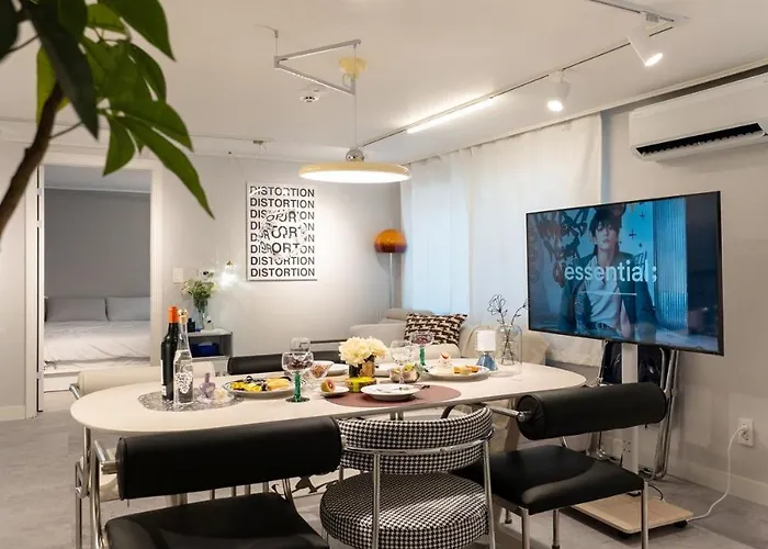 Pause Opening Special - 3 Minutes To Mapo-gu Office Station, 5 Minutes To Airport Bus, Hongdae, Mangwon, Hannam, Itaewon, 4 Beds For 8 People, 3-story Private House, Rooftop * 首爾